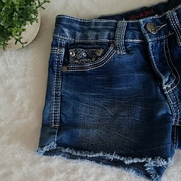 Love Indigo Other - Love Indigo studded embellished shorts sz 7
